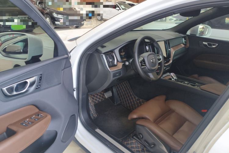 Used Volvo XC60 2023 B5 4x4 Smart Luxury Edition