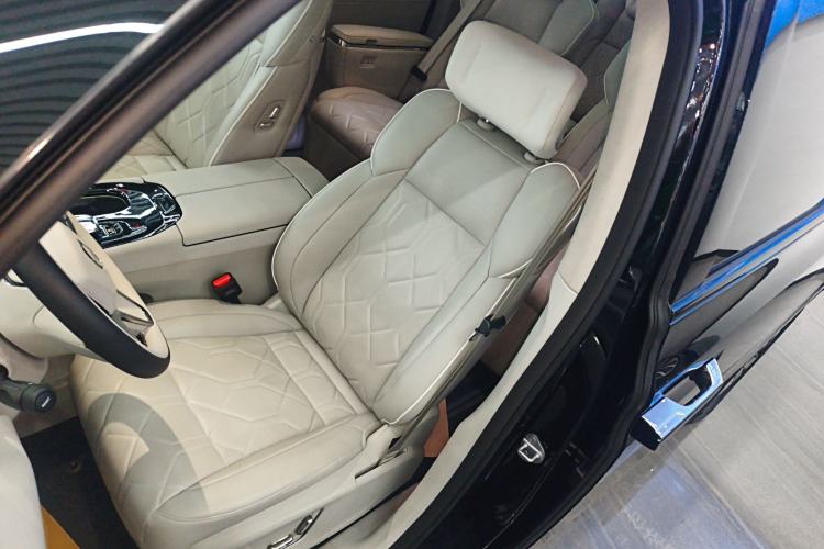 Used Volvo EM90 2025 Ultra Six-Seater