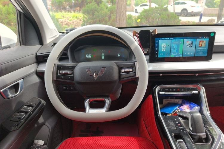 Used Wuling Asta 2022 2.0L DHT Electric-Speed Version
