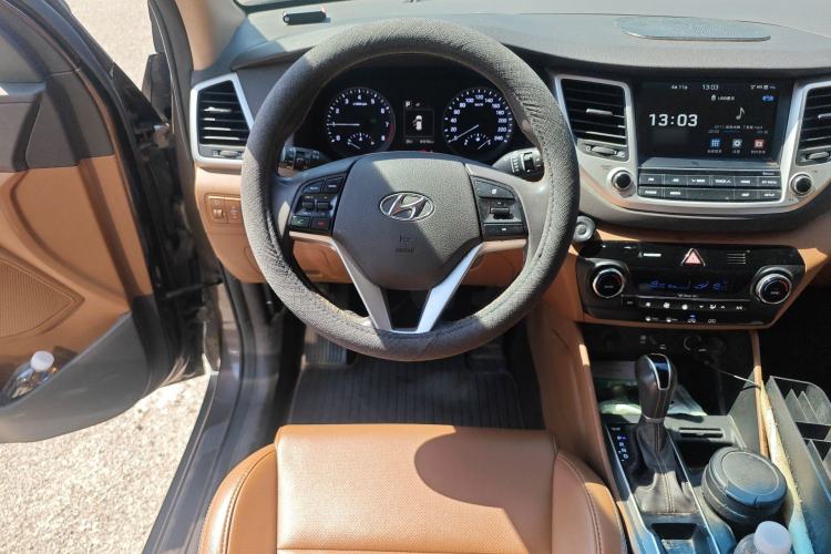 Used Hyundai Tucson 2015 1.6T Dual-Clutch Two-Wheel-Drive Leading Model Steering Wheel