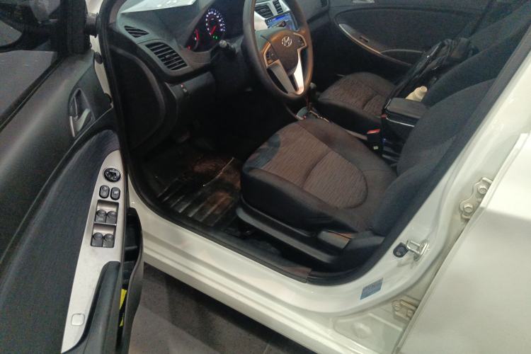 Used Hyundai Verna Ray 2014 1.4L Automatic GLX
