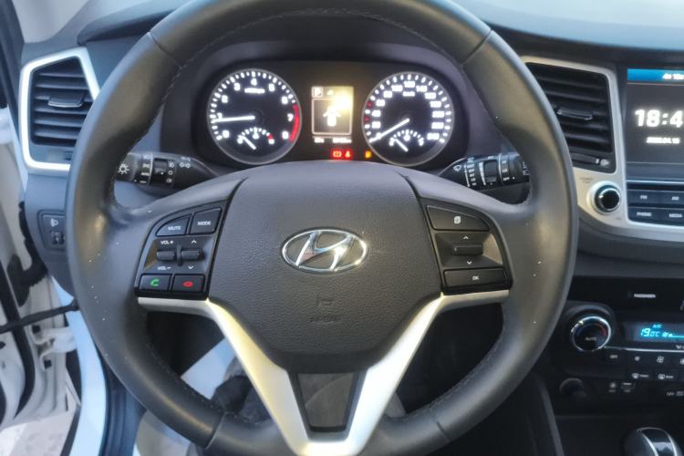 Used Hyundai Tucson 2018 1.6T Dual-Clutch Two-Wheel Drive 15th Anniversary Special Edition Steering Wheel