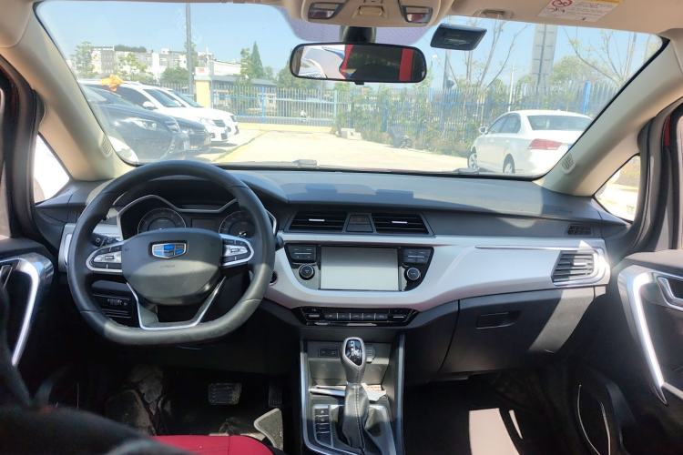 Used Geely Auto Vision X3 2019 Upgraded Model 1.5L CVT Prestige Version Center Console