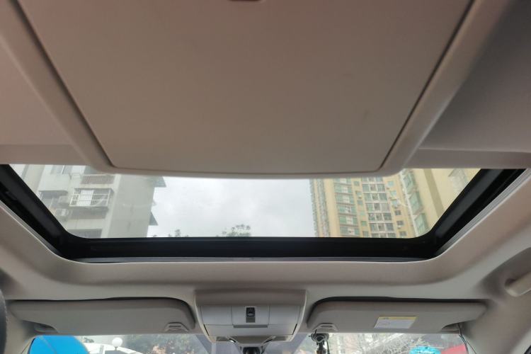 Used Dodge Journey 2013 2.4L Two-Wheel Drive Luxury Version Headliner