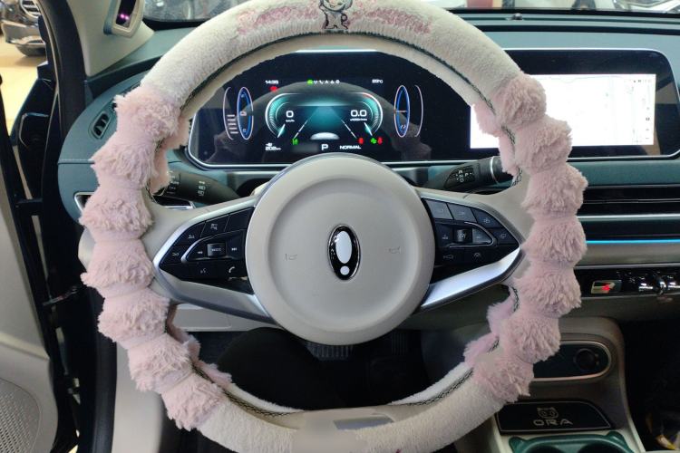 Used ORA Good Cat 2023 401 km Standard Range Prestige Version Lithium Iron Phosphate Steering Wheel