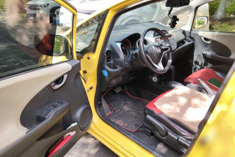 Used Honda Fit 2011 1.5L Automatic Luxury Edition Driver Seat