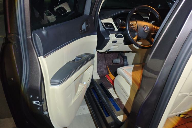 Used Buick GL8 2023 Facelifted Land Cruiser Executive Luxury Version