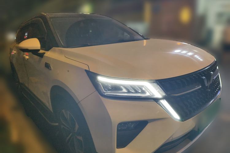 Used Wuling Asta 2022 2.0L DHT Electric-Speed Version Front Right 45 Deg