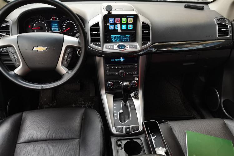Used Chevrolet Captiva 2017 2.4L 4x4 Flagship Edition 7-Seater Center Console