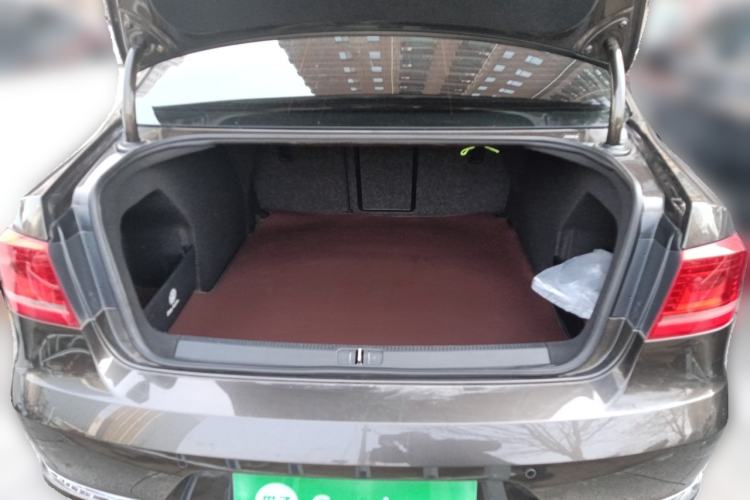 Used Volkswagen Magotan 2016 1.8TSI Luxury Comfort Model Trunk