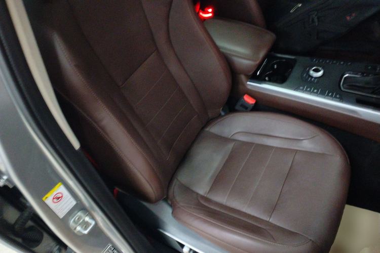 Used Wey VV5 2019 Upgraded Model 2.0T Two-Wheel Drive Flagship Version China V Standard
