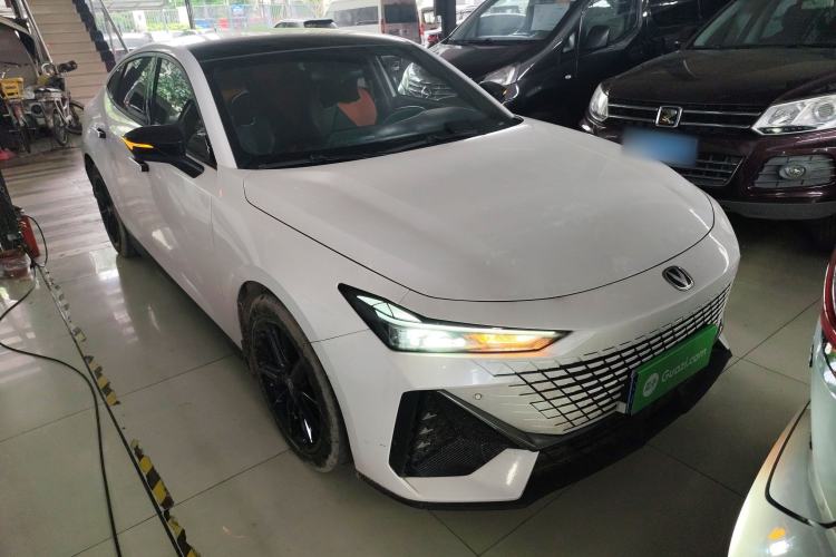 Used CHANGAN UNI-V 2022 1.5T Prestige Version Front Right 45 Deg