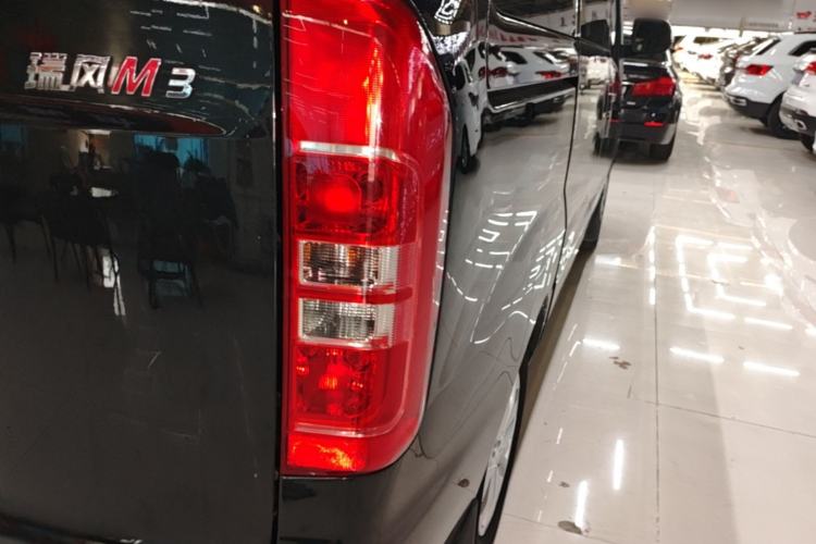 Used JAC Refine M3 2022 1.8L 7-seat Standard Edition

