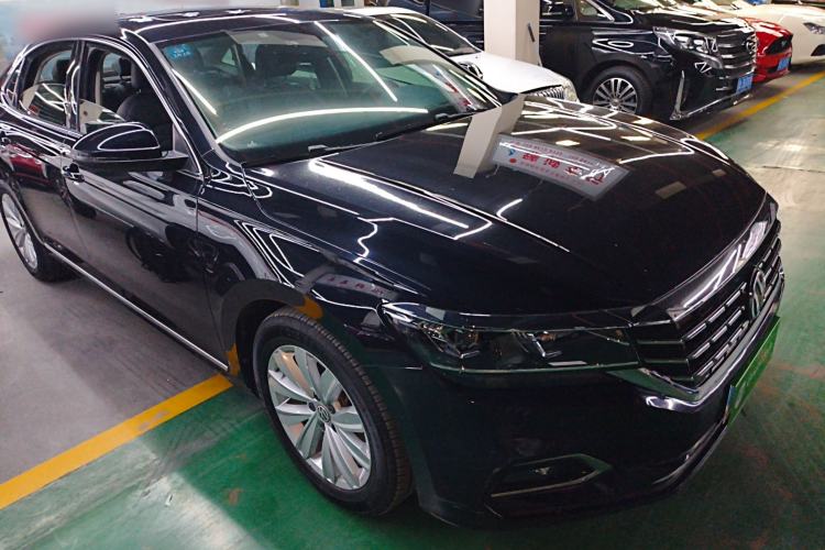 Used Volkswagen Passat 2019 330TSI Elite Edition China VI Front Right 45 Deg