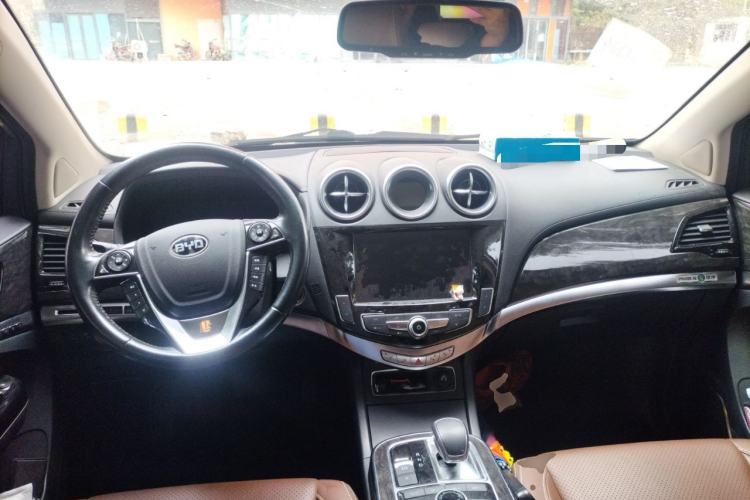 Used BYD Tang New Energy 2015 2.0T Four-Wheel-Drive Flagship Model