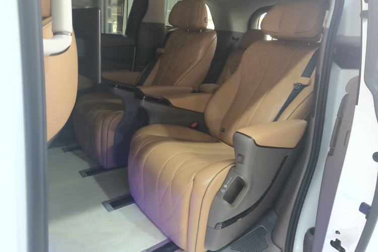 Used Denza D9 2022 DM-i 970 Four-Wheel Drive Prestige Model