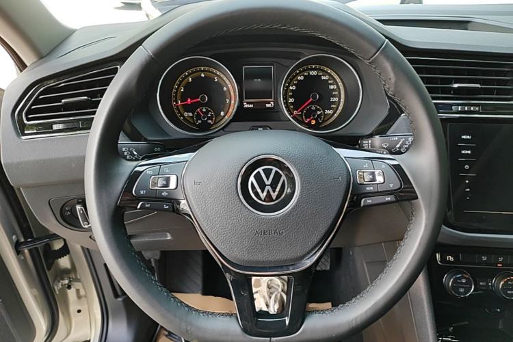 Used Volkswagen Tiguan L 2021 330TSI Automatic Two-Wheel Drive Smart Edition
