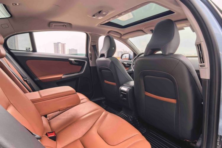 Used Volvo S60 2018 S60L T4 Smart & Ambitious Edition
