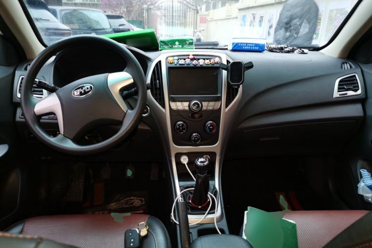 Used BYD F3 2015 Energy-Saving Edition 1.5L Manual Luxury Model Center Console