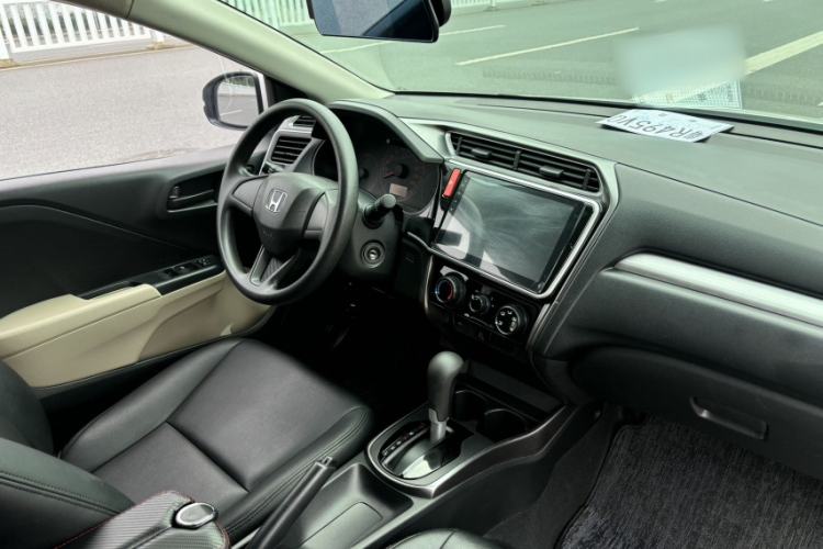 Used Honda Greiz 2016 1.5L CVT Classic Edition Interior 5