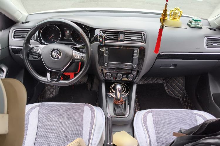 Used Volkswagen Sagitar 2018 280TSI DSG Luxury Model Center Console