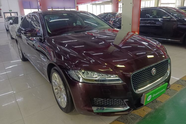 Used Jaguar XFL 2018 XFL 2.0T 250 PS Premium Edition Front Right 45 Deg