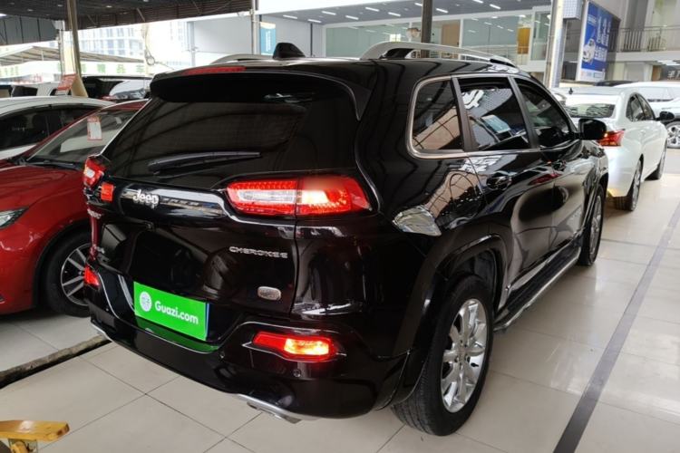Used Jeep Cherokee 2017 2.4L Professional Edition
