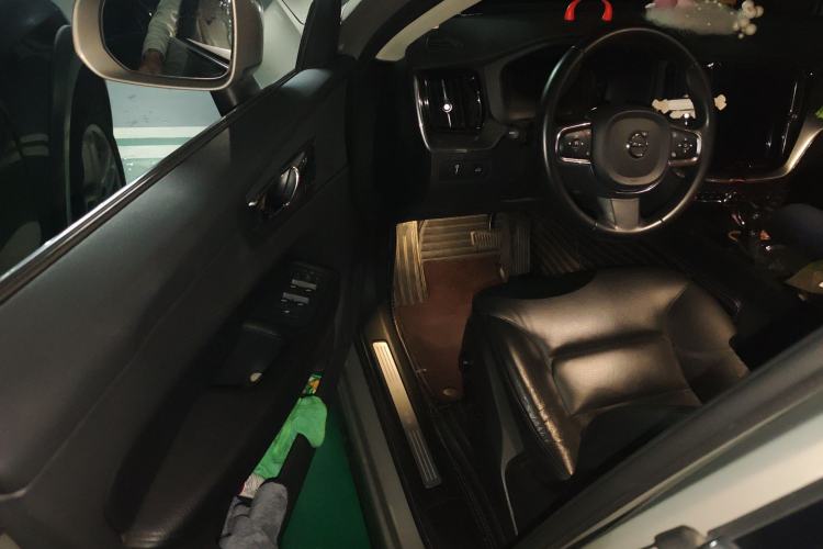 Used Volvo XC60 2019 T5 4x4 Smart Edition China VI Standard Driver Seat