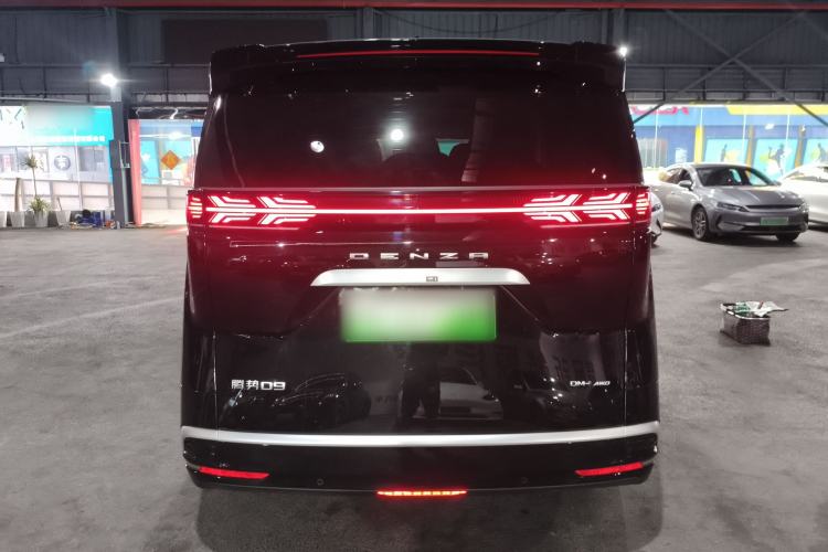 Used Denza D9 2024 DM-i 980 Four-Wheel Drive Prestige Model Rear