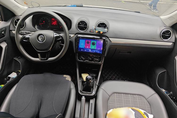 Used Volkswagen Jetta 2017 1.5L Manual Comfort Model Center Console