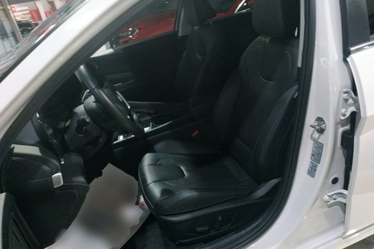 Used Hyundai Elantra 2023 1.5L CVT LUX Prestige Edition
