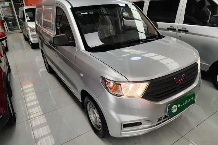 Used Wuling Hongguang V 2022 1.5L Jingqu Edition Enclosed-Window Vehicle with Hydraulic Power Steering LAR