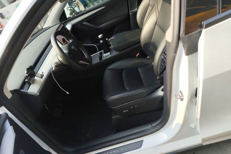 Used Tesla Model Y 2023 Rear-Wheel-Drive Version