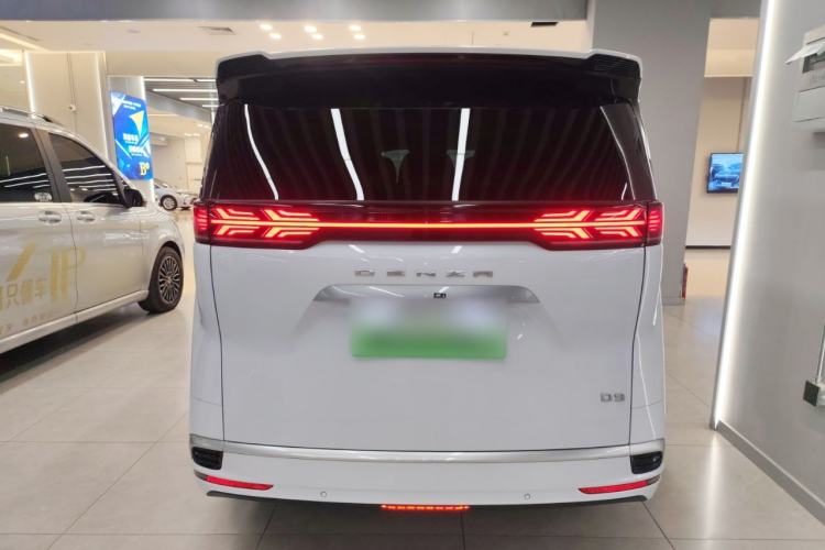 Used Denza D9 2022 DM-i 970 Four-Wheel Drive Flagship Model
