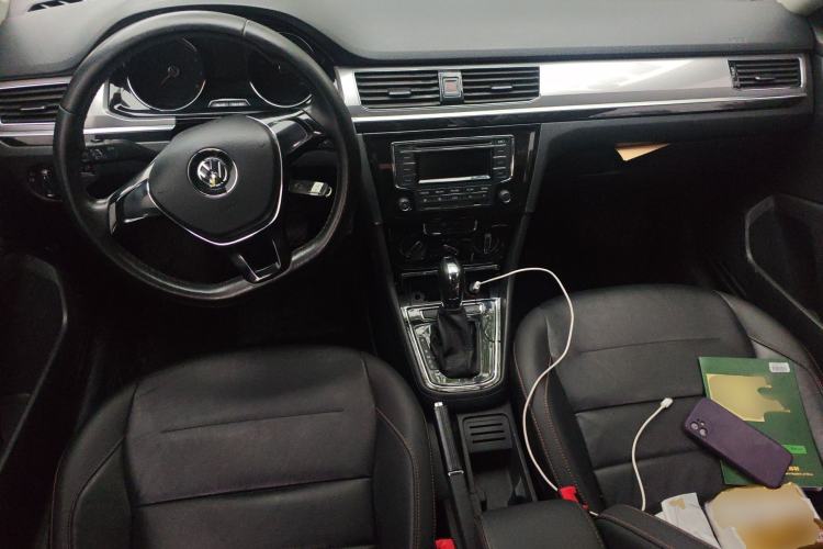 Used Volkswagen Bora 2017 1.6L Automatic Comfort Model Center Console