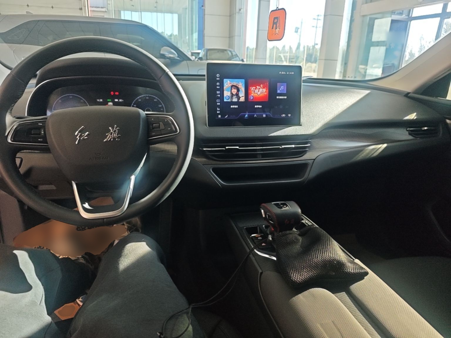 Hongqi E-QM5 2023 Base Travel Edition — снимка 12