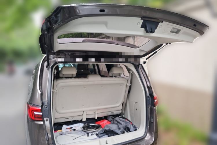 Used Buick GL8 2023 Land Executive Class Comfort Model
