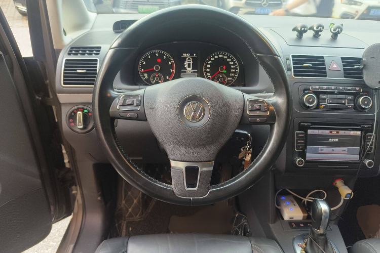 Used Volkswagen Touran 2015 1.4T DSG Luxury Edition 5-Seater