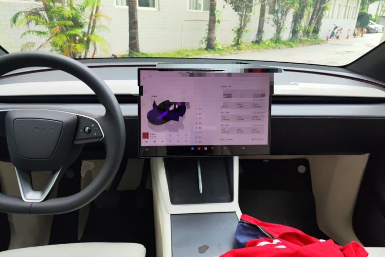 Used Tesla Model Y L  Center Console