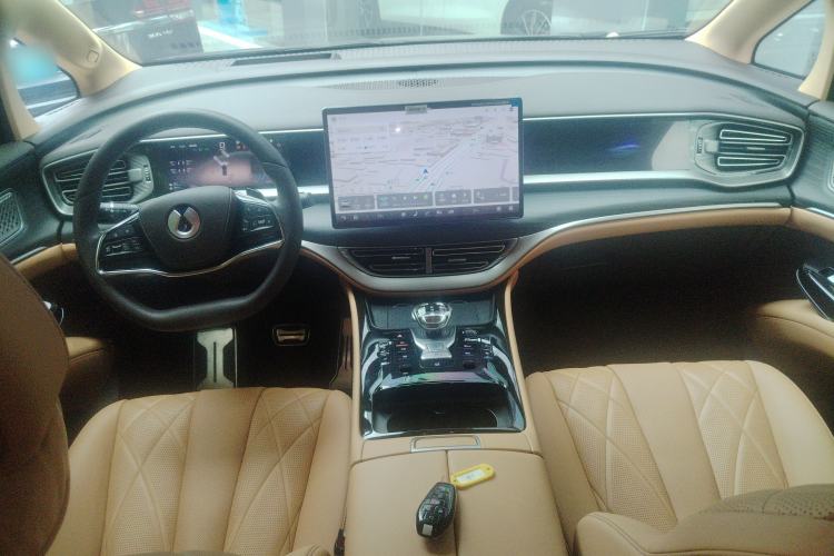 Used Denza D9 2025 DM-i Intelligent Drive 1020 Four-Wheel Drive Flagship Model Center Console