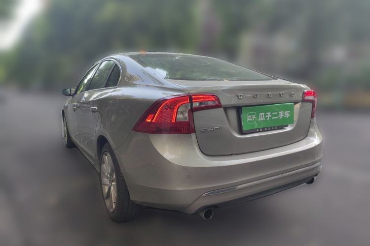 Used Volvo S60 2015 S60L 2.0T Zhiyuan Edition

