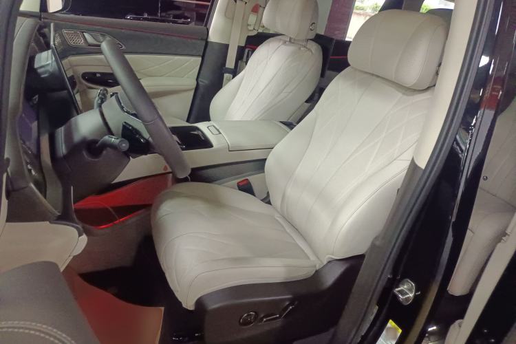 Used Denza D9 2025 DM-i Intelligent Drive 1020 Four-Wheel Drive Prestige Model