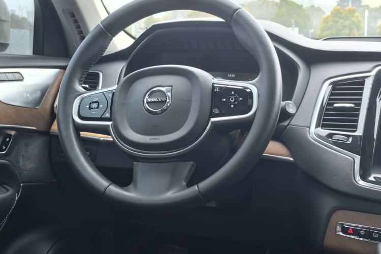 Used Volvo XC90 2018 T6 Prestige 7-Seater Interior 7