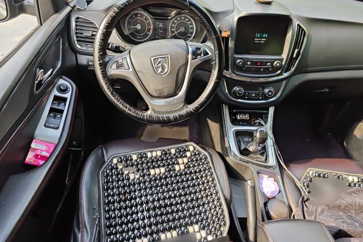 Used Baojun 560 2015 1.8L manual luxury version
