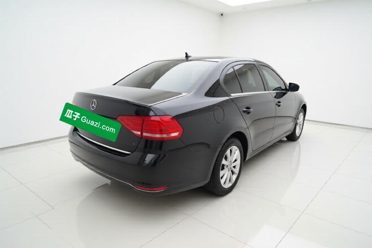 Used Volkswagen Lavida 2015 1.6L Manual Comfort Edition Exterior 5