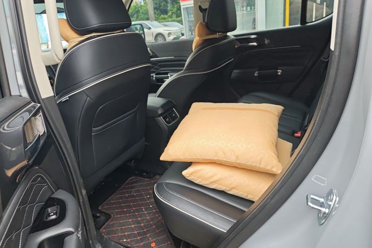 Used Tank 300 2023 City Edition 2.0T—Stylish as Ever Left Rear Seat