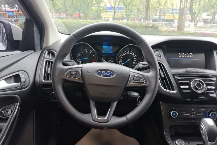Used Ford Focus 2018 Hatchback Classic 1.6L Automatic Trendy SmartDrive Edition
