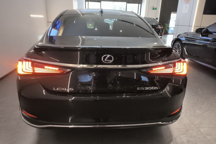 Used Lexus ES 2021 300h Deluxe Edition