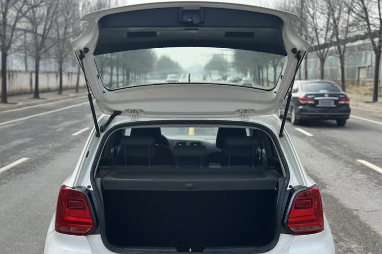 Used Volkswagen Polo 2016 1.4L Manual Fashion Model