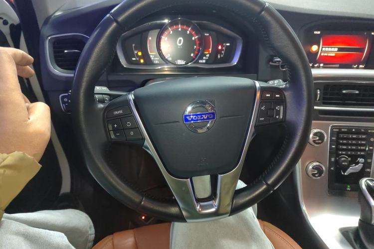 Used Volvo V60 2017 T5 Zhiyi Edition China V Standard